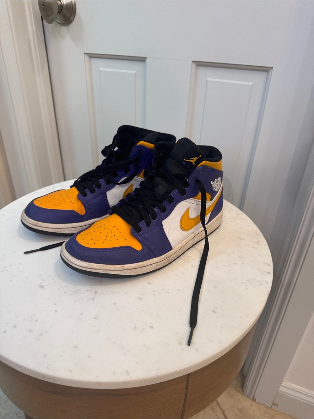 Nike Jordan 2 Size 8 (men’s) 9 .5 (women’s)